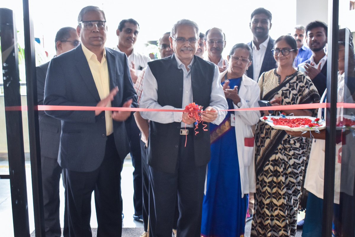 chettinad_univ's tweet image. Dr. SENAPATHY &quot;KRIS&quot; GOPALAKRISHNAN, CHAIRMAN, #AXILOR VENTURES, CO-FOUNDER, #INFOSYS, the esteemed Chief Guest for the day, inaugurated the Chettinad Simulation and #Skill Centre (#CSSC) on 23 November 2022.

#care #chri #CHC #nammachettinad