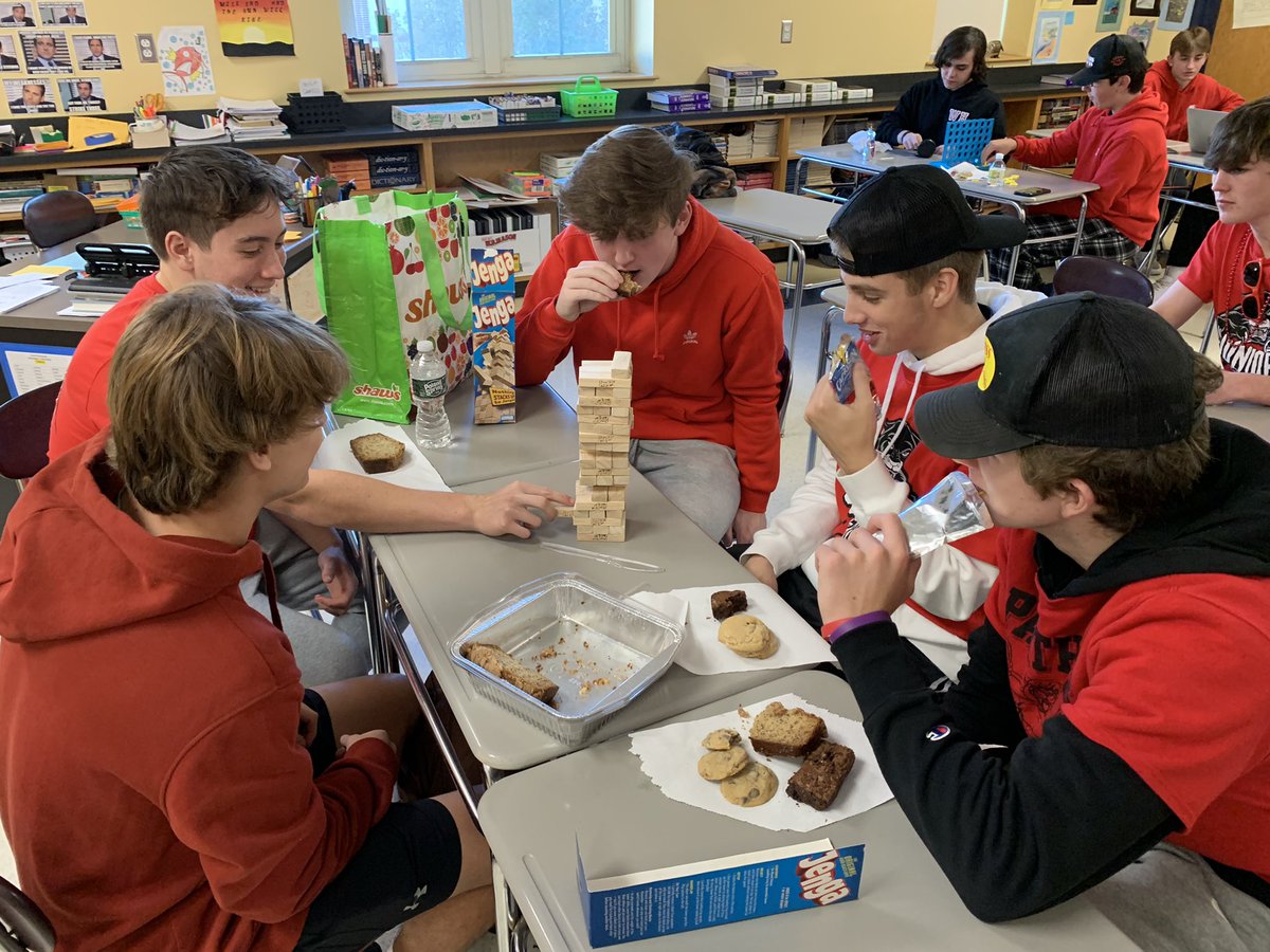 This week, the AP Lang classes expressed gratitude through letters to faculty, then enjoyed our first “Langsgiving” before rally, where they had some old-fashioned fun, playing games and sharing treats and laughs with each other. 
A new tradition for sure! 
Happy Thanksgiving!🦃