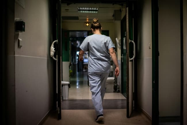 BFMTV's tweet photo. Crise à l'hôpital: 29% des infirmiers "envisagent de quitter le métier" dans les 12 prochains mois
https://t.co/b6BEIrEATM https://t.co/aMCkuTAhvZ
