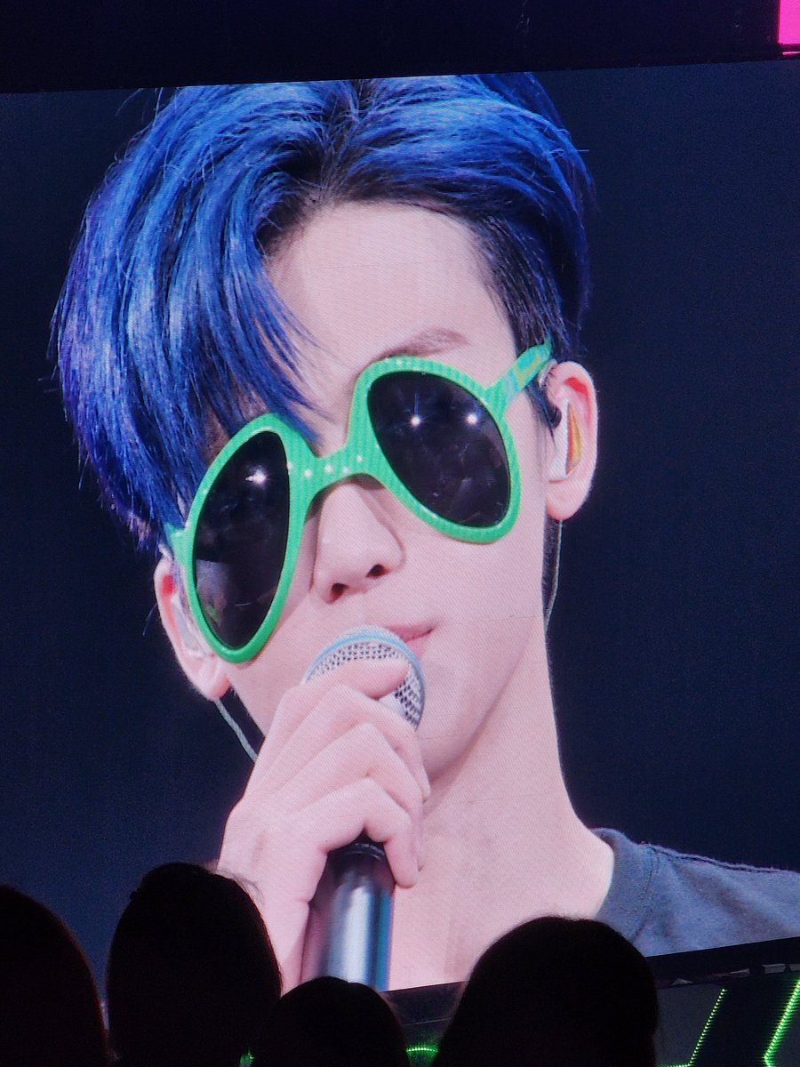 najaeminedit's tweet photo. jaemin with his alien glasses 😭😭 https://t.co/tBWk7imi4Y