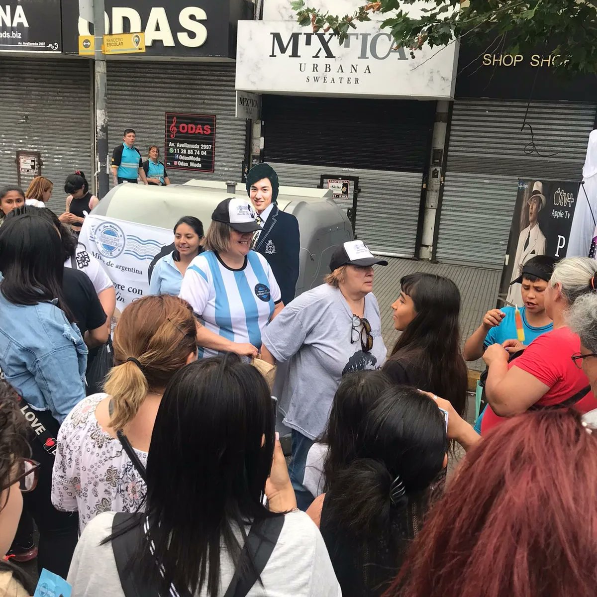DCoreanos's tweet photo. Disfrutando con @MinozDArgentina  en #bacelebracorea
@CC_coreano @MinozSabLatino @napearl https://t.co/AH5sYmG1NK