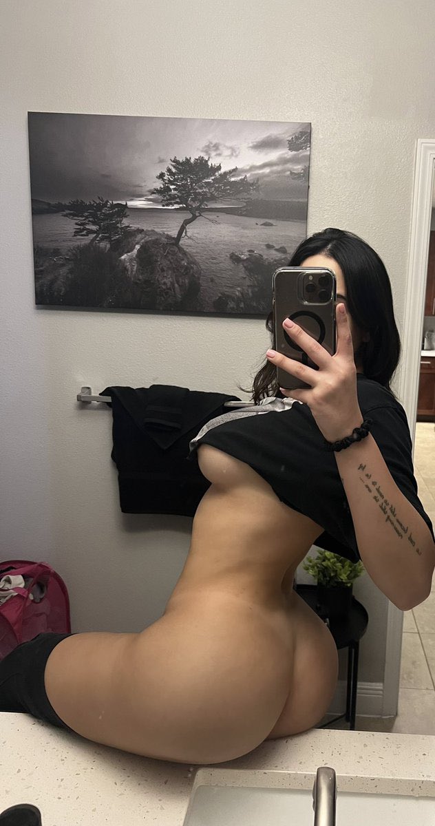 Trans990's tweet photo. @tsitaliaarianna 🍑 https://t.co/uo8kXNvUOw