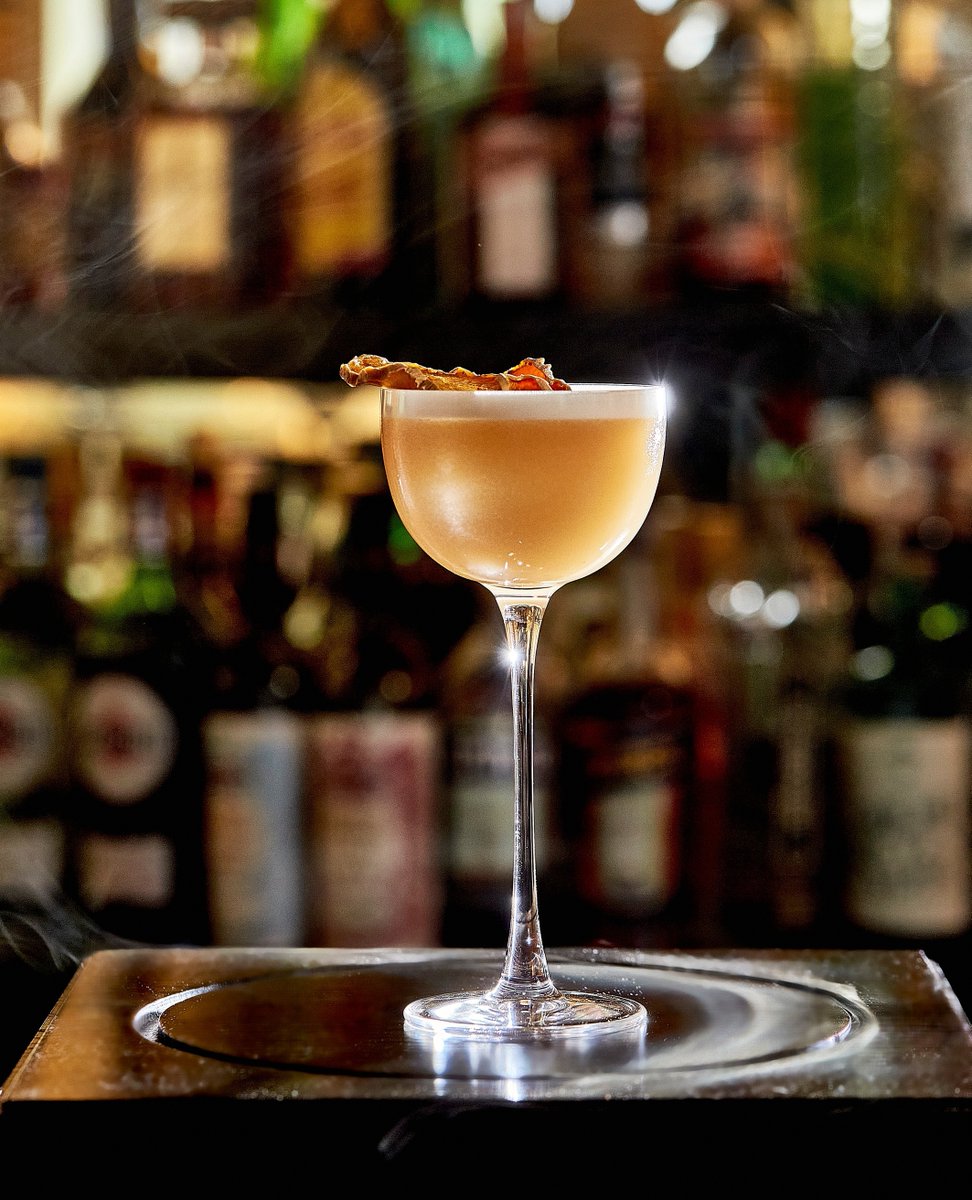 BiBoDaniGarcia's tweet photo. ¡Los clásicos nunca fallan! 😎

Nuestro whisky sour de calabaza ahumada es el cóctel perfecto para el momento de la sobremesa. 🤩

¿Te apuntas?

https://t.co/BpgzxoyCyp 
⁠#BiBo #BiBoDaniGarcía #BiBoMadrid #BiboTarifa #DaniGarcíaChef⁠ https://t.co/KC6mQJdPMB
