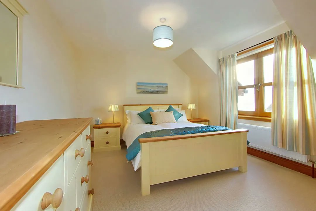 TheHolidayCots's tweet photo. Inchlonaig House located in the picturesque coastal village of Port William is a spacious holiday home.
🛌Sleeps 1-10
https://t.co/T7qbSg9SeR
#PortWilliam #DumfriesandGalloway #Picturesque #Coastal #Spacious #Luxury #Tranquil #Peaceful #ChildrenWelcome #PetFriendly #Relaxing https://t.co/QTjgu6KMB0