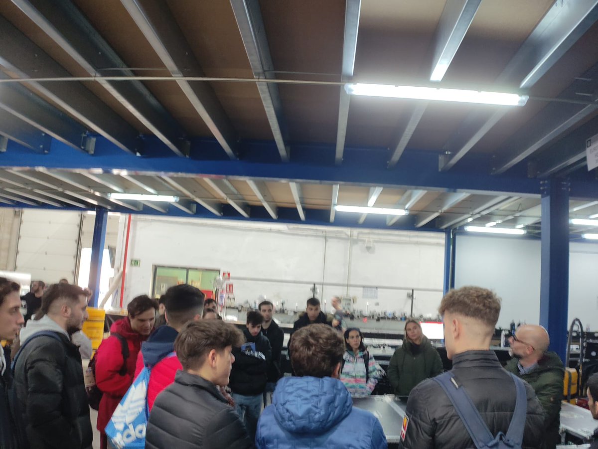 salesianosatoch's tweet photo. Los alumnos de teleco y de realización de audiovisuales visitan #UnderstandingFluge #fp #audiovisuales #FelizMiercoles https://t.co/Ujj1lDziPv