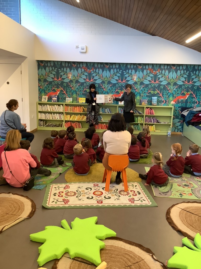 OakfieldPrep's tweet photo. #LowerFoundation went on a trip to the highly hospitable West Norwood Library for lots of happy reading! 📚
#English #WestNorwood #WorldOfOpportunity #Curiosity #Reading https://t.co/s7pvs7hH04