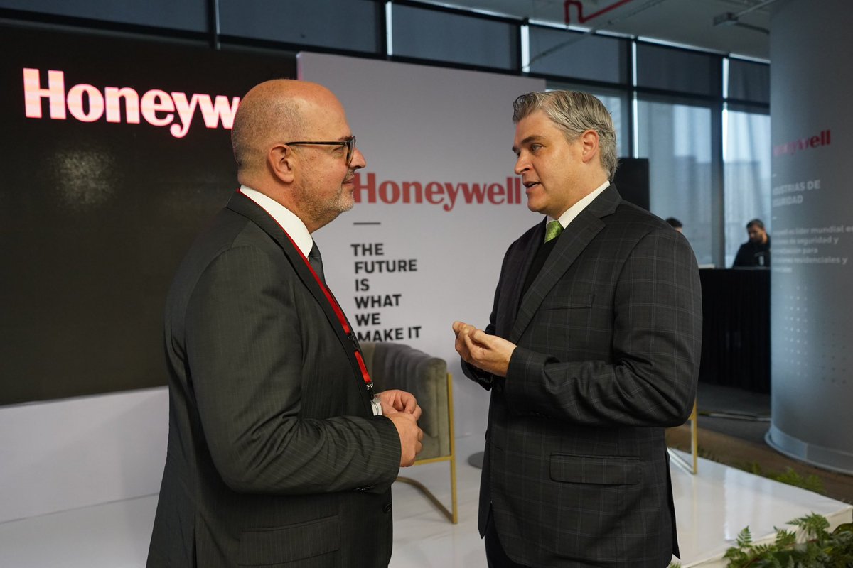 Economia_NL's tweet photo. 🇺🇸 Con la ampliación de su Centro de Excelencia Global de la Cadena de Suministro, @honeywell anunció hoy la expansión de sus operaciones en Nuevo León.

🌐 Este proyecto será uno de los nodos logísticos de la firma en el noreste de México y ofrecerá 250 plazas de trabajo. https://t.co/06Rlmv2mkX