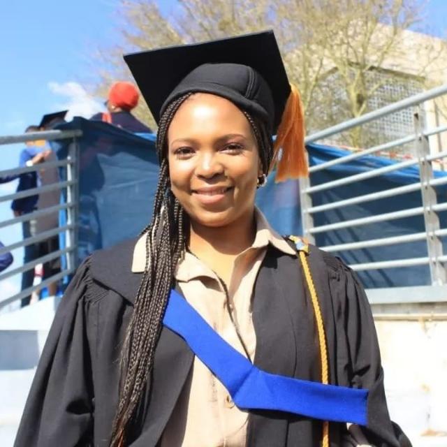 JayUtlwang's tweet photo. Anyone who has tried/ bought products from this lady ? It's been 7 hours now since she said she dispatched my products @glowsigwela she doesn't answer calls texts #Donell Mebele #Grootman #Skeemsaam #Scandal #Djsumbody https://t.co/yU7MSVZ3FR