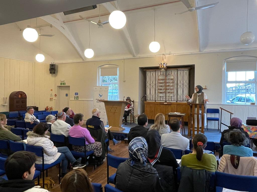 DialogueSociety's tweet photo. Our #Kingston branch joined the special Shabbat service in @KingstonLibShul last Saturday. We talked about "The Life of a Chickpea" and after the service, Noah's Pudding was served by our volunteers. #dialogue #interfaith #community #NoahsPudding #Shabbat https://t.co/zBcux9shJU