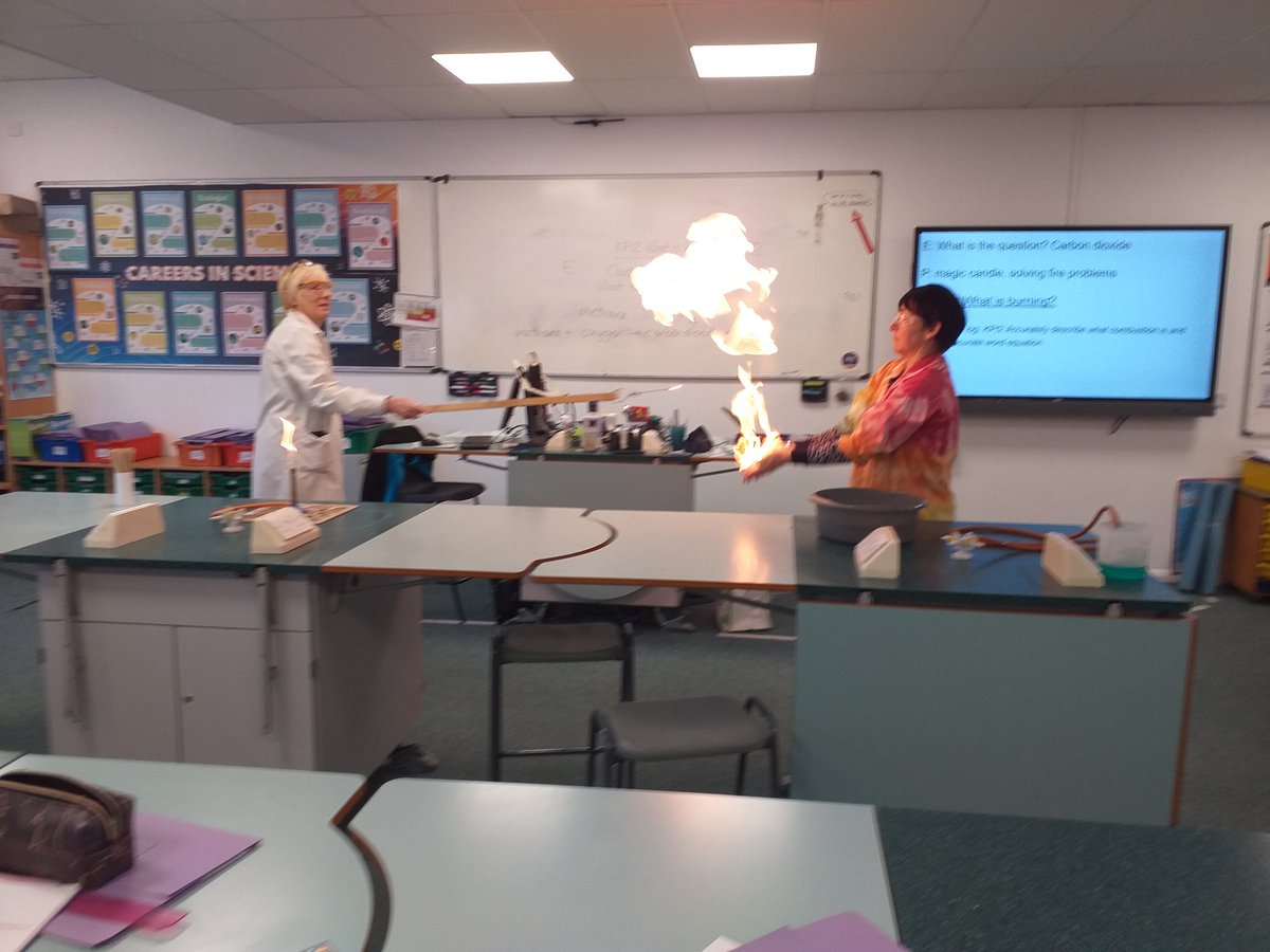 LLinsladet's tweet photo. Epic chemistry in year 8 science today- learning about combustion @linsladeschool is explosive! #Epiclearners #Epicleaders https://t.co/OJnhLWdBpc