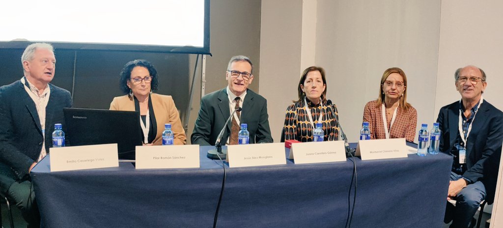 Acto de conmemoración del 70 Aniversario de la  <a href="/Sociedad_SEMI/">#46SEMI Sociedad Española de Medicina Interna</a> reúne a Presidentes y vicepresidentes de la sociedad: actuales (<a href="/jediezman/">Jesus Diez Manglano</a> <a href="/CarreteroJuani/">Juani Carretero Gomez</a> Montserrat Chimeno) y pasados (<a href="/RGomezHuelgas/">Ricardo Gómez Huelgas</a> Emilio Casaiero y Pilar Román #43SEMI