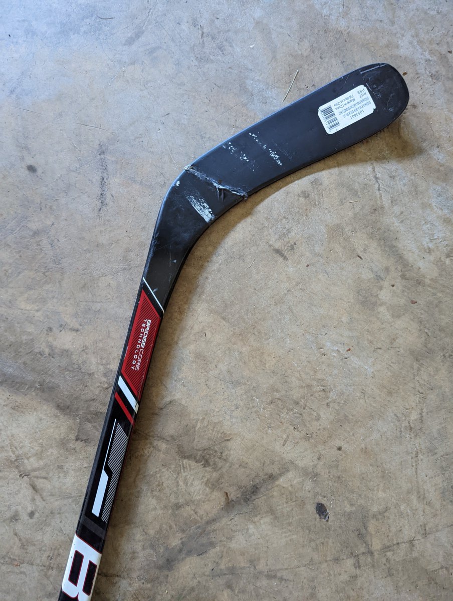 quanack's tweet photo. @AmericanAir bag handlers destroyed my bag ($25) and two sticks (Bauer NEXUS 3N ~ $150 and Bauer NSX ~ $80). I was told I get $0 in damages because I don't have receipts. #IceHockey #AmericanAirlines https://t.co/lfIkgVpnlU