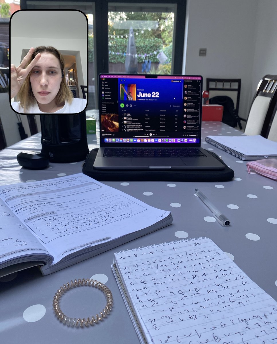 NewsAssociates's tweet photo. 🚨 Calling all #TeamNA trainees and alumni 🚨 

We want to see your BeReals! Anything journalism, shorthand, placement or newsroom related for a new series coming soon to our Instagram 👀 #BeReal #shorthand https://t.co/IeumUU7c4x