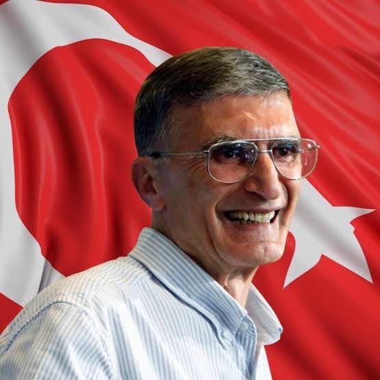 abdllhcftci's tweet photo. Prof. Dr. Sancar, “Öğretmenler doktorlar kadar para kazanmalı. Meslek daha cazip olmalı. Önerimi Sayın Cumhurbaşkanı Erdoğan’a da sundum” dedi.
 #OgretmenimeMaas25bin https://t.co/p81AwsUrsU