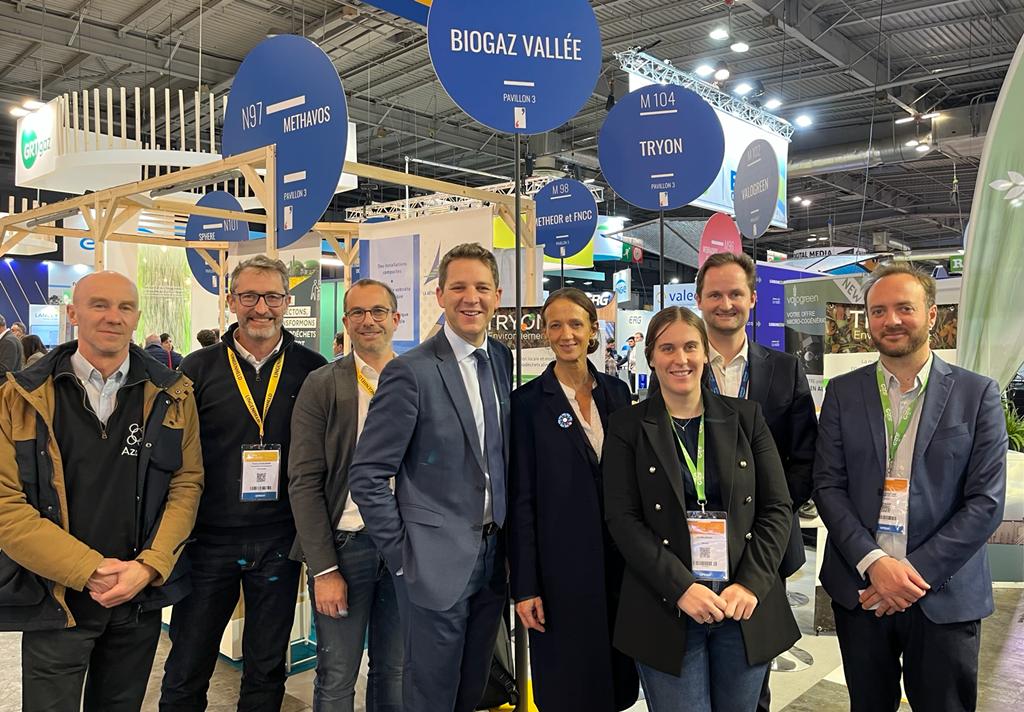 En direct du <a href="/salondesmaires/">Salon des Maires et des Collectivités</a> Place des #Biodéchets &amp; #GazRenouvelables ! <a href="/GaginPaoli/">Vanina Paoli-Gagin</a> Sénatrice de l'Aube vient rencontrer <a href="/BiogazVallee/">Biogaz Vallée®</a> et les acteurs de la filière #méthanisation pour échanger sur le #biogaz au service de la transition énergétique des #territoires et de l'Aube !