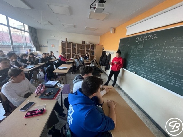 cbadalones's tweet photo. Uns 6.500 treballadors morts en obres de construcció de infraestructures; escàs o nul respecte als drets dels migrants, de les dones i dels col·lectius LGTBIQ+. Avui,  l'alumnat de 3r d'#ESO ha fet una lectura crítica del polèmic #mundial de Qatar. #Badalona #femescola #desde1895 https://t.co/MNWWdJB8rg