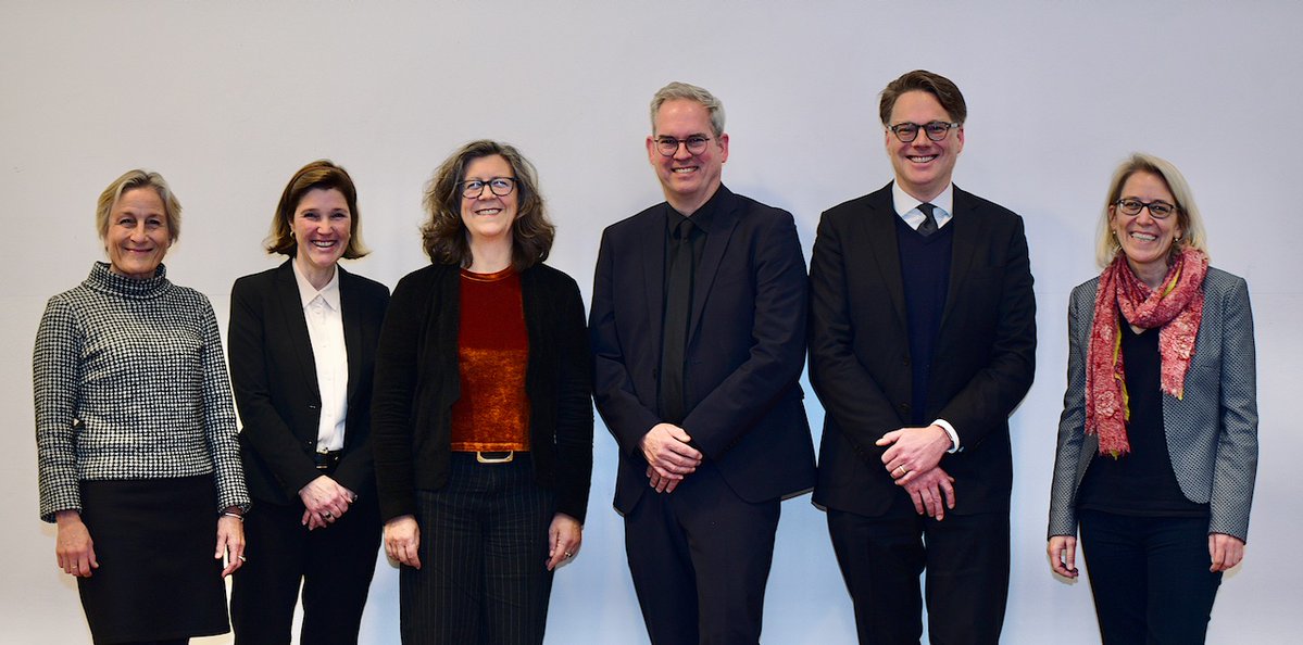 awhamburg's tweet photo. Impressionen von unserer #Jahrfeier m. offizieller Begrüßung der neuen Mitglieder und #YoungAcademyFellow|s. Außerdem erhielt #SinaSchorn @BiogeoMPIBremen den #JoachimJungiusPreis 2022 aus Händen von Akademiepräsident #MojibLatif @GEOMAR_de. #Erdsystemforschung👏🏽
Fotos Alan Orpin https://t.co/P3FEjnKiwz