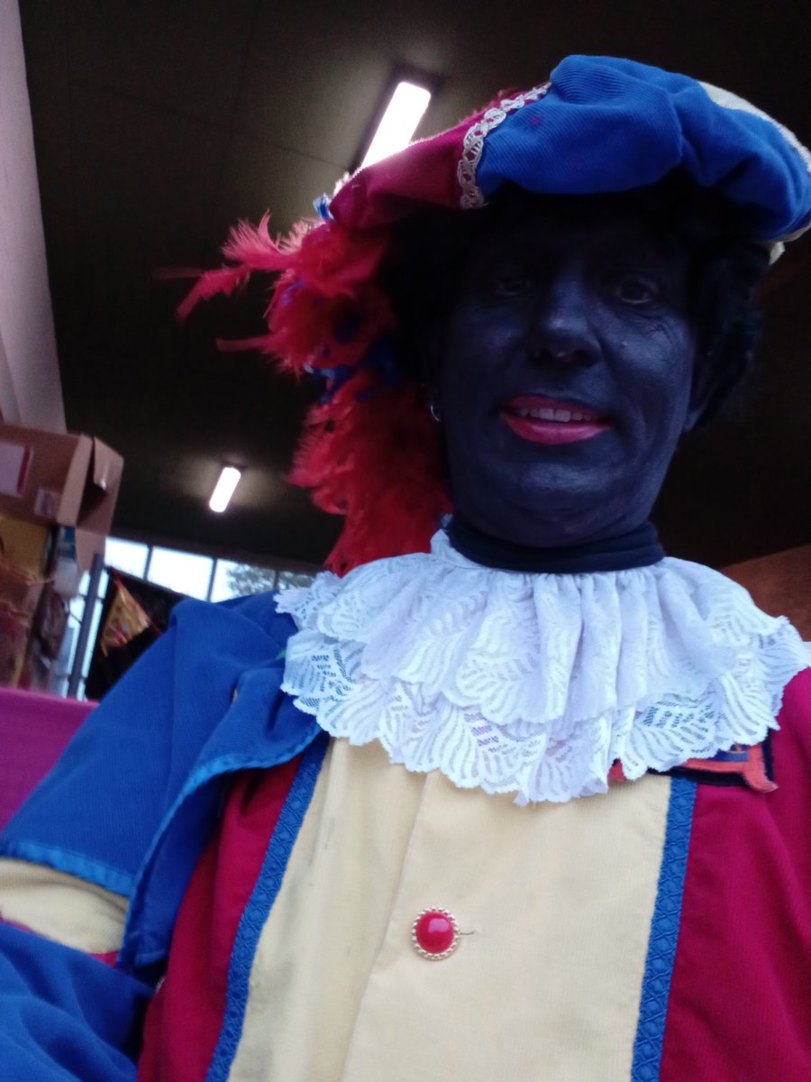 reerink's tweet photo. Gezellig piet gespeeld voor zoon 300 kinderen. #sinterklaas https://t.co/iQqHHSPLd1