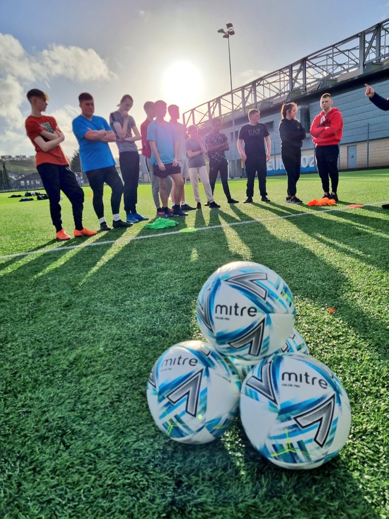 FootballGlasgow's tweet image. 📸 𝘾𝙤𝙖𝙘𝙝 𝘾𝙤𝙧𝙚

A very engaging and thought-provoking day with the new @WeAreCoachCore Modern Apprentices today. Lots of discussions and pitch content, all things Football Development ⚽️

#GlasgowLife | #CoachCore