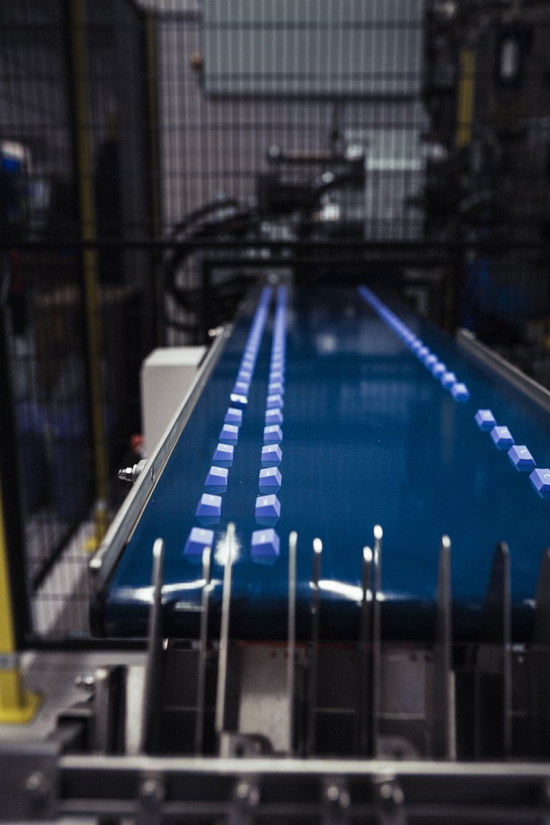 Immersion dans les ateliers de production des #keycaps du Cairn Mesa | Key ! 👀

(Les keycaps sur les images ne sont pas celles qui seront présentes sur le Cairn Mesa | Key) 

#keyboard #tech #production #innovation #customkeycaps #gmk #gmkkeycaps