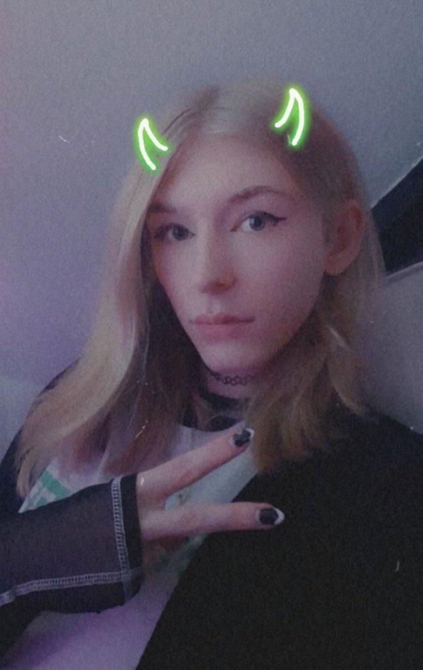 Lena 🌸 🌺 🏳️⚧️ on Twitter: "I have horns. Does that make me gay? 💚"