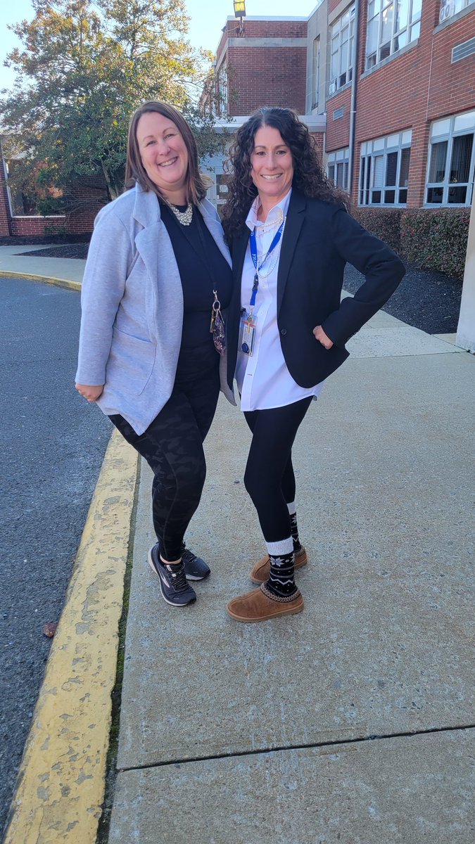 Loved zoom on top, comfy on the bottom day! Happy Thanksgiving! <a href="/MsJenner/">Kristine Jenner</a> <a href="/BravermanHHS/">Jeremy Braverman-Howell HS Principal</a>