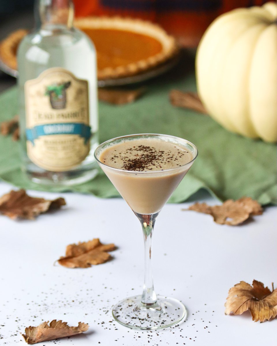 What could be better than turkey, pie, and stuffing? The cocktails. Bring the booze and make some drinks for everyone to enjoy! 🦃🍸🦜 

rockcreekdistillery.com/dead-parrot-se…

Happy Thanksgiving, cheers! 

#whiskeyisseriousrumisforfun #deadparrotrum #thanksgivingcocktails #Thanksgiving2022