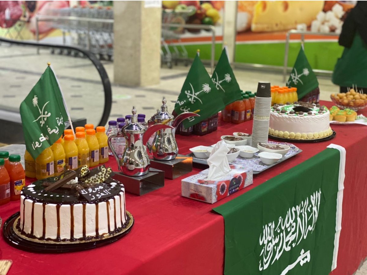 kccs_1k's tweet photo. #صور 5 من المشاركة في فرحة الوطن بفوز #المنتخب_السعودي الذي أقامتها الجمعية التعاونية الاستهلاكية بالخفجي في بهو السوق؛ لتهنئة عملاء الجمعية ومساهميها بهذه المناسبة.
#التعاونيات https://t.co/o8BSo3O9BJ