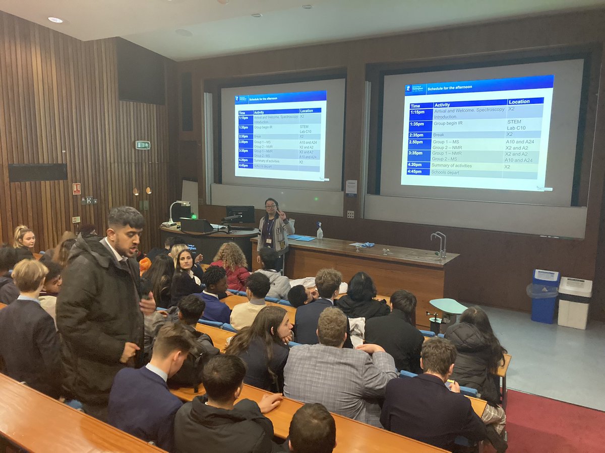 @NottsHigh Y13 Chemists enjoyed a spectroscopy masterclass at <a href="/ChemistryUoN/">UoN Chemistry</a> today 🧪👩🏼‍🔬👨🏽‍🔬 - really good experience in university chemistry labs and the lecture theatre.
