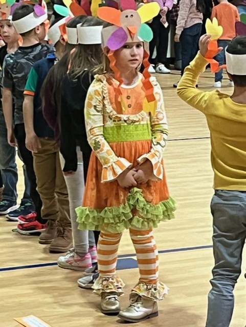 HurffvilleElem's tweet photo. Our First Grade classes hosted a "First Grade Thanksgiving" program for parents today. They sang songs, read poems, and told jokes that were all centered around tomorrow's guest of honor...the turkey! Thankful for our first grade huskies! https://t.co/t2Qc7MRHWt
