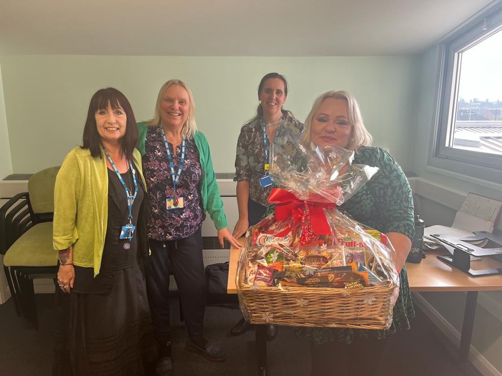 4 more hampers out for delivery to CINNS (below), Palliative Care, SPA & NWL Hub with many teams very close for this final week! Just 3 days left for staff to complete the staff survey @LPTnhs and get their hands on a hamper @BlazeDebbie @WoodhouseAbbie @mccarron_jane