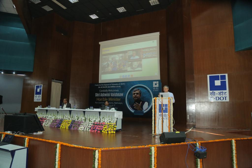 pib_comm's tweet photo. @AshwiniVaishnaw inaugurates Entrepreneurship Cell &amp; Centre of Innovation at @CDOT_India Delhi Campus.
Appreciates R&amp;D efforts of research &amp; assured full support in making C-DOT become a global leader in Telecom.

Release:https://t.co/wDuECZEBjg 

#atmanirbharbharat #Technologies https://t.co/fKsXWAX8rF