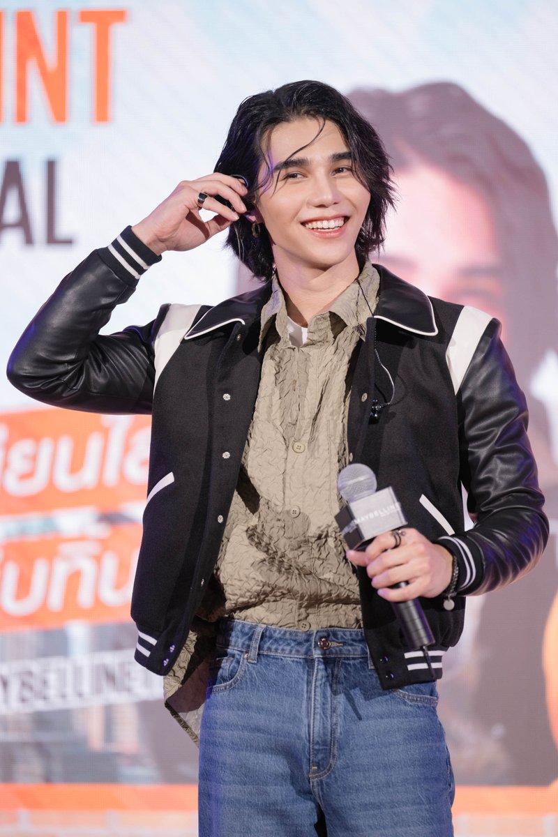 STARSOCIETY_TH's tweet photo. ครั้งแรกที่ #MaybellineThailand ยก New York Campus มาไว้ที่สยามสแควร์สร้างปรากฏการณ์ Make Up Musical LIVE Show ครั้งแรกของโลก พร้อมเปิดตัว ‘Fresh Face of Maybelline - Fit Me Fresh Tint’ “แอลลี่” ในงาน ‘Fit Me Fresh Tint The Musical Event’ https://t.co/Vsk25SpDle
#FreshTintEvent https://t.co/OQHy1bVWa0