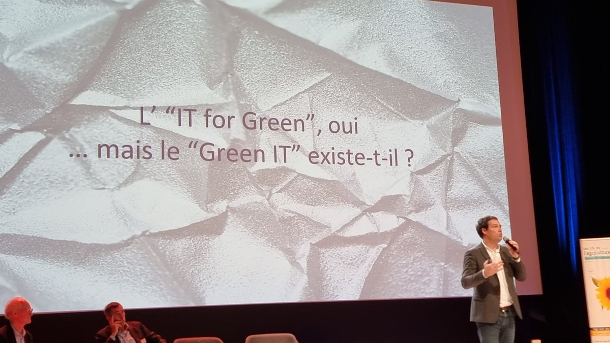 v_lebourgeois's tweet photo. 📲 🌍 Cet après midi à #Esaconnect on parle sac à dos écologique du numérique ! avec @GuillaumePitron 
💡 Et si vous souhaitez approfondir le sujet : perso je vous invite à participer à @FresqueDuNum👍
 et sur #Angers contacter @Elodou1 😉
.
#agriculture #numérique #agtech https://t.co/iKsAjBFNO5