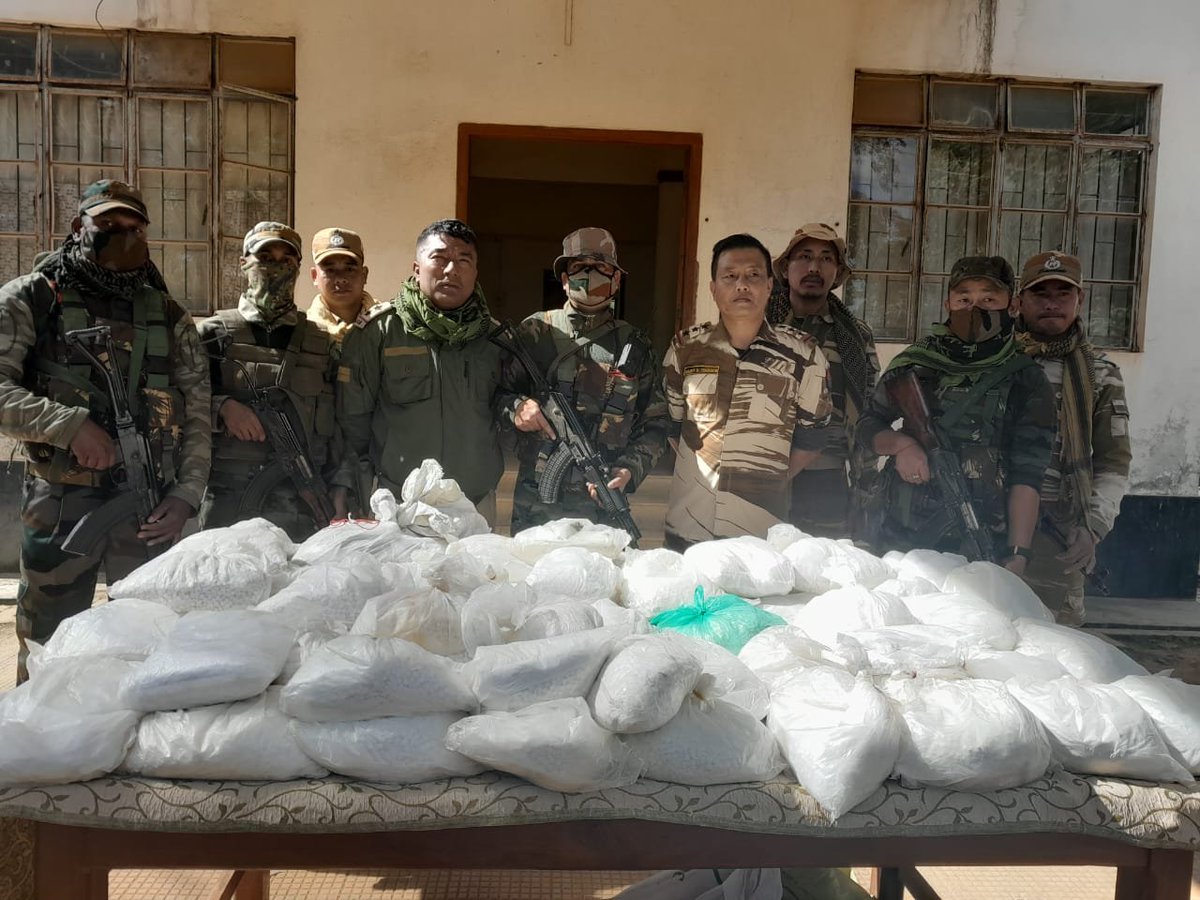 PRODefDehradun's tweet photo. #NEOps
#MorehBattalion #AssamRifles foiled cross border Narcotics smuggling in Moreh Manipur, of approximately 118 kilograms Psuedophedrine tablets worth 118 crores.
@SpokespersonMoD
@adgpi
@official_dgar
@SpearCorps https://t.co/wLFwJKHOs9