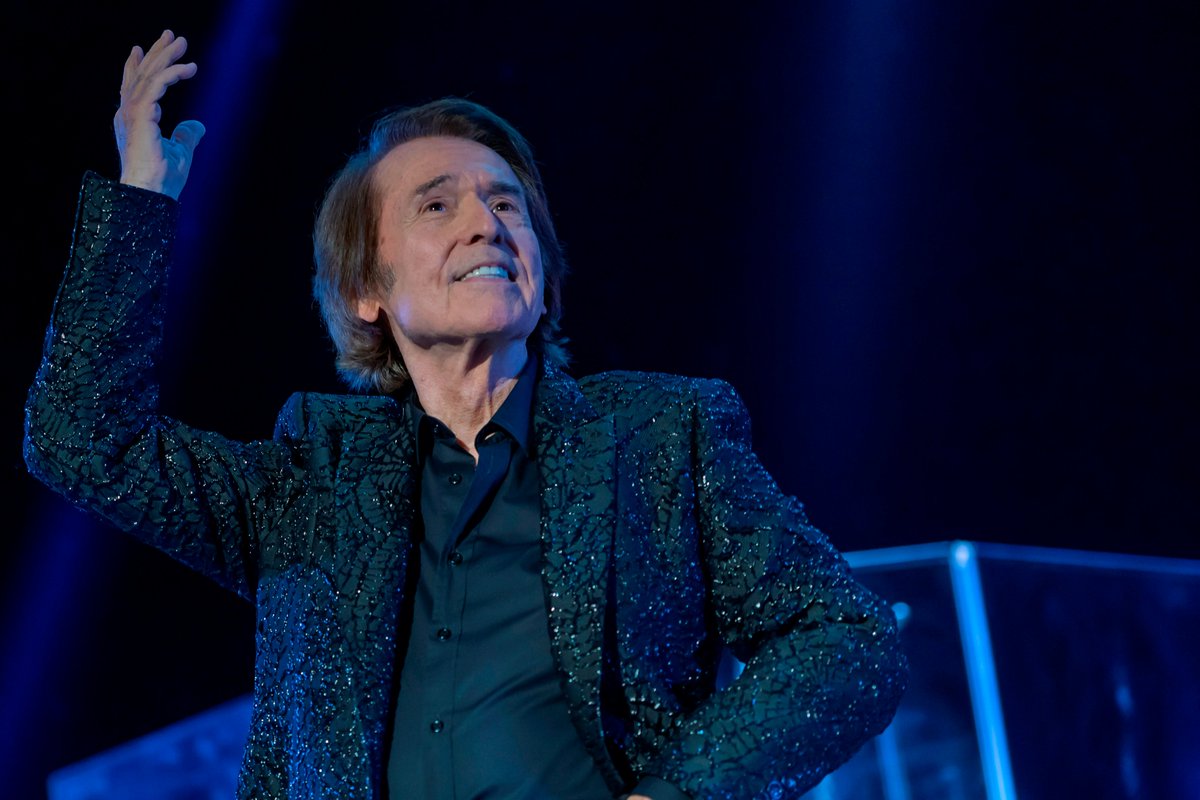 relevo's tweet photo. 🇪🇸 ¿Qué ocurrirá cuando España marque un gol en el Mundial?

🎶 Sonará 'Mi Gran Noche' de Raphael.

📌 ¿Por qué? Cada selección ha escogido una 'canción de gol'. En el caso de la selección española, la RFEF ha enviado la mítica canción del rey de la balada.

✍️ @sergiofernan5ez https://t.co/GipYs3J4vl