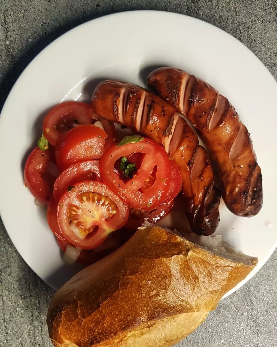 diekuchemex's tweet photo. Dos Frankfurters bien doradas te cambiarán el día.
Compruébalo por ti mismo.
Ordena las únicas salchichas alemanas artesanales elaboradas por un maestro carnicero que hay en México y pronto lo sabrás.
https://t.co/gjIej0JFjf
#salchicha #salchichaalemana #frankfurter #DieKüche https://t.co/v8mwPyApXy