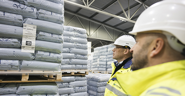 PortOfTurkuFI's tweet photo. #Stevena keskittyy Turussa konventionaalisen irtobulkin ja kappaletavaran ahtaukseen,
varastointiin sekä terminaalitoimintaan. ”Nykyään meillä on Länsisatamassa lähes
20 000 m2 varastotilaa”, toimitusjohtaja Markku Mäkipere kertoo. Lue lisää https://t.co/0dPTQpIwH1 https://t.co/F91CITcbKl