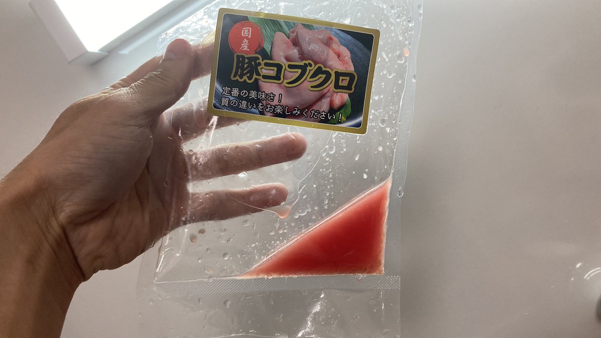 itokazuki24's tweet photo. 美味しい食べ方

水道で解凍

ホルモンは箸で袋から取ってフライパンに入れる

袋にドリップを出来るだけ残す
臭みの原因です

焼きすぎない焦がさない

味は付いてるけど焼肉のタレを付けた方がうまい https://t.co/sEoB0Uk4el
