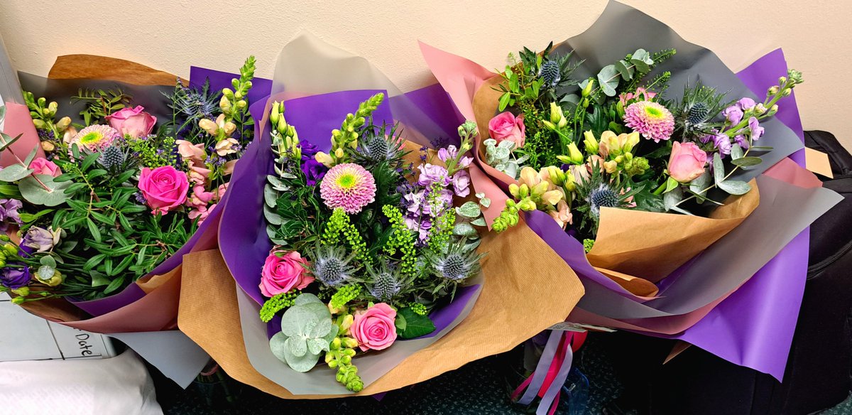 #teamwork #palliativecare #hepato-bilaryteam ward 107 <a href="/RIE_Lothian/">Royal Infirmary of Edinburgh</a> nurses receive a lovely surprise from a family. #patientcentredcare. So proud #makeadifference <a href="/BurgarLynsey/">Lynsey Burgar</a> <a href="/shaaaauuunn/">Shaun Robertson</a> <a href="/PeterJa86236502/">michelle Jack</a> <a href="/jenwatters74/">Jennifer Watters</a> <a href="/KirstieTinkler/">Kirstie Tinkler</a> @gillian_mcauley  ❤