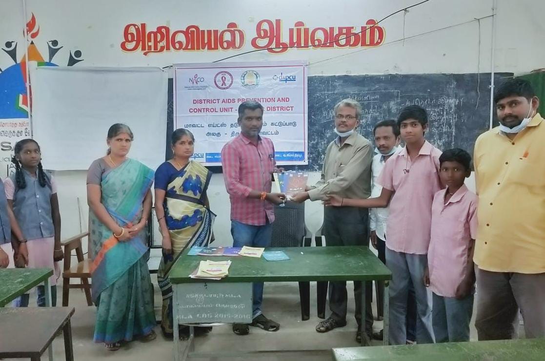 tansacs's tweet photo. As a part of #WAD 2022, HIV/AIDS #awareness campaign is in full swing at the dist level from 1st of Nov #Life skill education sessions at selected Govt schools of 9th & 11th classes is on.
#comprehensiveknowledge
#LSEPprogram
#1097
@NACOINDIA @JyotikaCheema https://t.co/o0QKd2dIeC