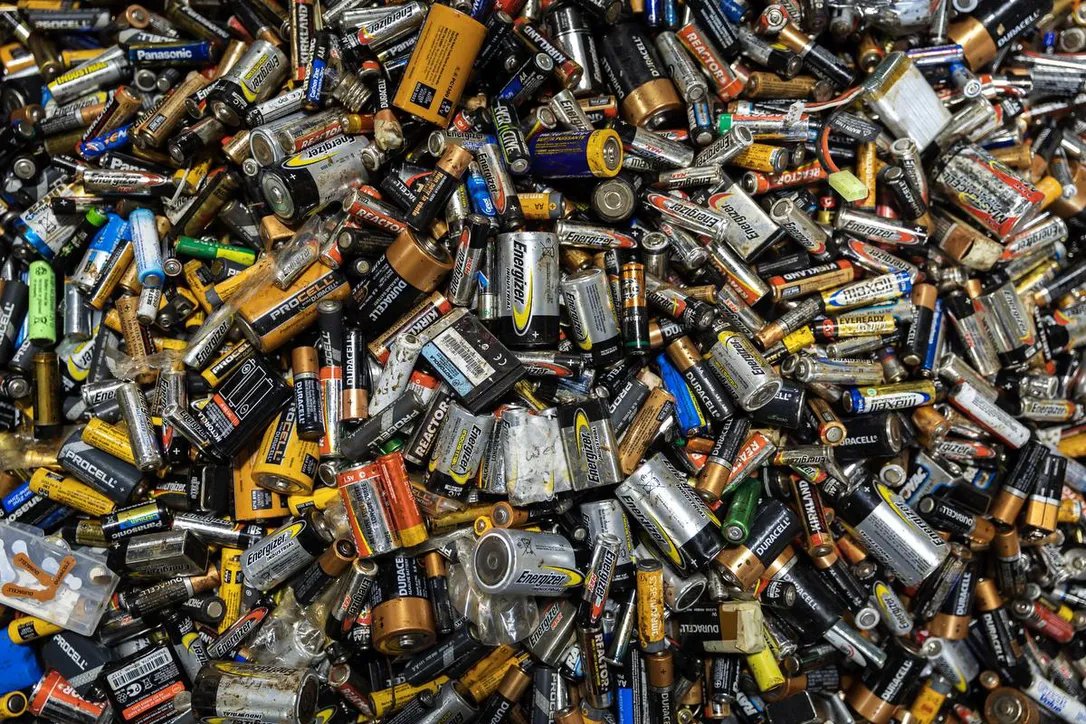 QueerTestimony's tweet photo. #Recycling needs oversight and funding to prevent toxic waste like #Batteries. #DougFord @FordNation talk a good game, they know the problem. But it costs too much save the #Environment. So they don't.
#ONpoli #UseLessLoveMore
https://t.co/MeRDxliEbm https://t.co/5GWIe2WhUp