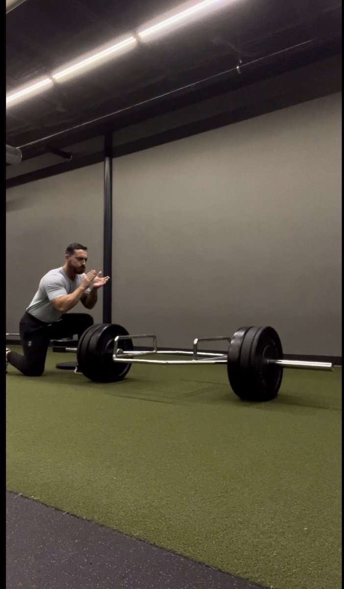 AvidityFitness's tweet photo. This was me this morning cheering on my client.. that didn’t show up today @InvestorsLive nice form with the deadlifts !!!
#disappearingact #nowheretobefound #workout #trainer #greatform https://t.co/jTlJpwH4DQ