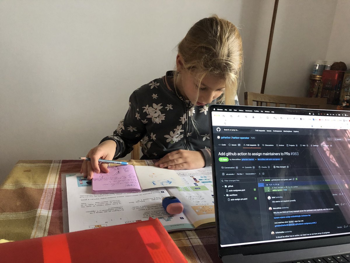 OrlinVasilev's tweet photo. the beauty of #workingfrom #WFH https://t.co/oNQvFKBo37