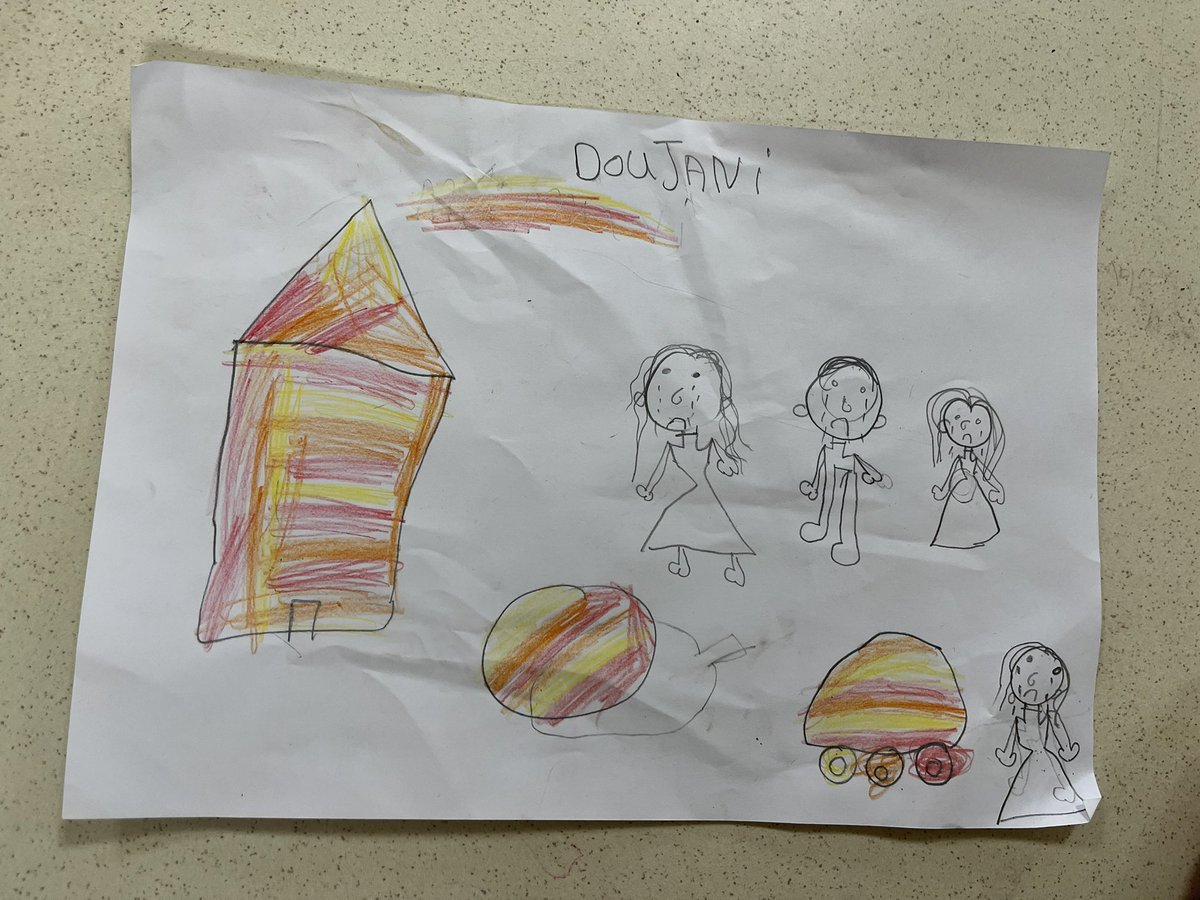 charlinewoorld's tweet photo. Novembre 2022. Collège à MAYOTTE, en FRANCE. Les dessins d’enfants, qui racontent leur quotidien depuis quelques jours. https://t.co/q9IejE7zVb