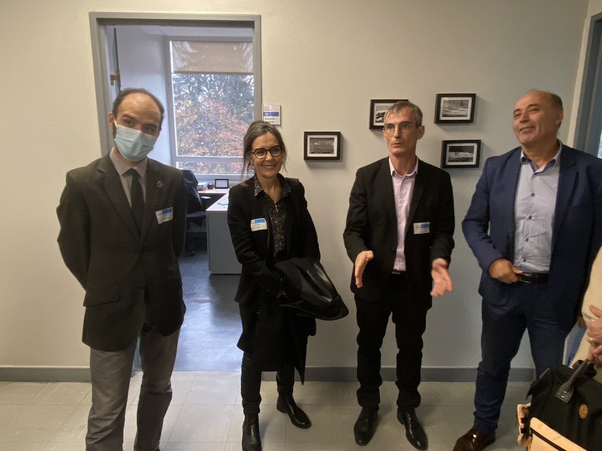 Renaud Bouchet présente officiellement le laboratoire commun #LEPMI <a href="/_BlueSolutions/">Blue Solutions</a> dédié aux développement de #batteries #lithiummetal #toutsolide en présence de nombreuses personnalités. bit.ly/3ExUJJj