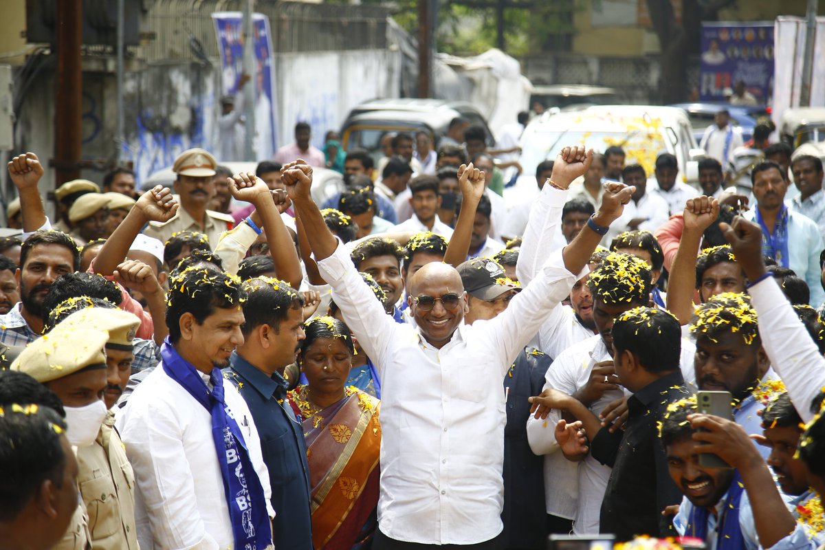 NareshChak12's tweet photo. వందకు ఎనభై ఐదు మందికి అధికారం,అవకాశం దక్కాలన్న మాన్యశ్రీ కాన్శీరాంగారి ఆశయాలకోసం @Mayawati గారి నాయకత్వంలో,బహుజన రాజ్యస్థాపనకై పోరాడుతున్న యోధుడు @RSPraveenSwaero గారికి పుట్టినరోజు జేజేలు.
#TelanganaPolitics
#FutureofTelangana
#SymbolofPower 
@BSPTelangaana @BSPYatra @bspindia https://t.co/J1v2ItJXJM