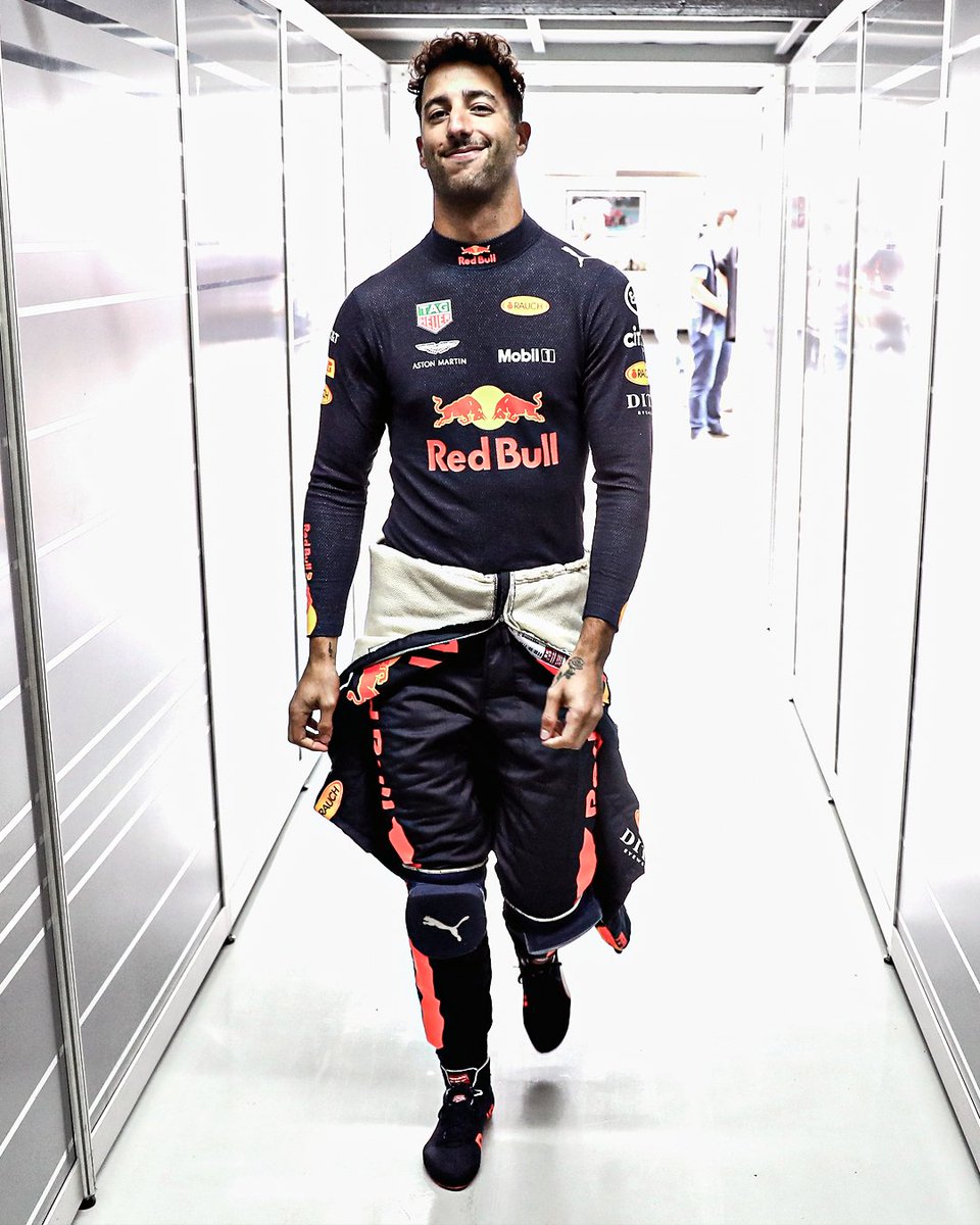 ESPNF1's tweet photo. Daniel Ricciardo officially joins Red Bull as their third driver for 2023 🤝 https://t.co/nnPUVAKbq1