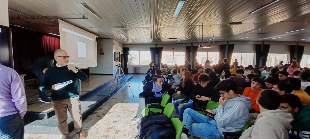 fondtmillennio's tweet photo. Oggi a Castellana Grotte (Bari) l’avvio del progetto di #educazione finanziaria cooperativa e mutualistica della nostra Fondazione, in collaborazione con @feduf_ . Oltre 200 ragazzi dell’Istituto tecnico scientifico Luigi dell’Erba per parlare di #economiacivile.Bella esperienza! https://t.co/NnJMtCYzAr