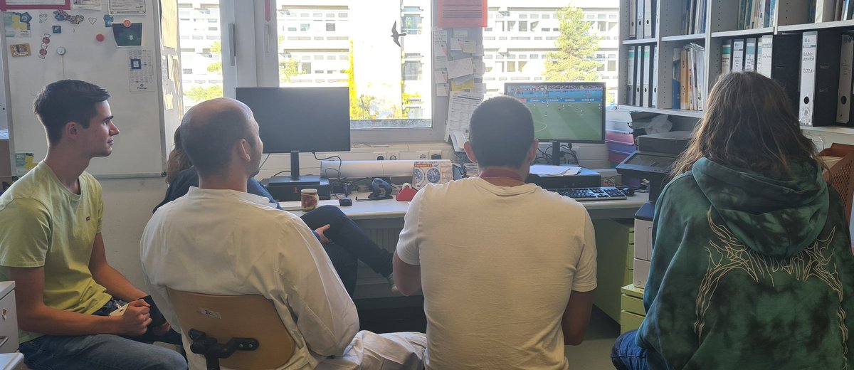 Which experiment can be more important than watching soccer? And even <a href="/guille_poli/">Guille Gomez</a> from #Argentina is supporting Germany.